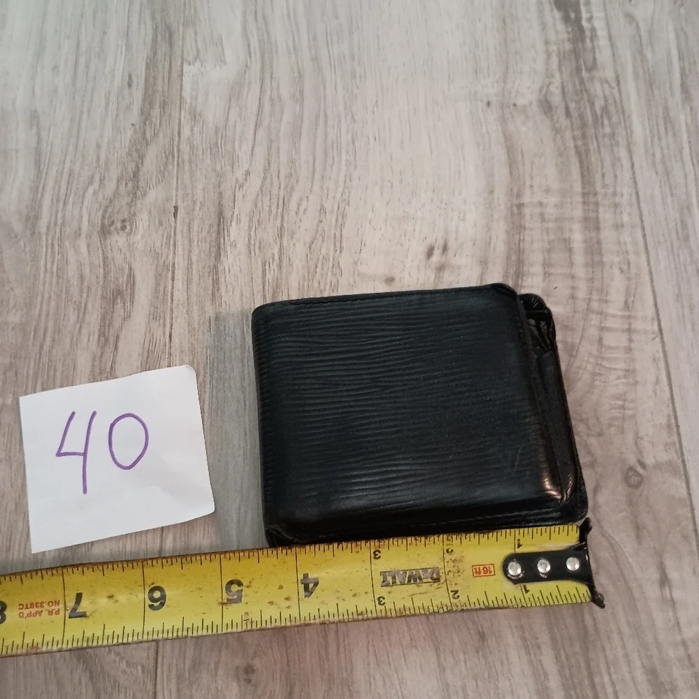 Authentic LOUIS VUITTON EPI LEATHER MENS BIFOLD WALLET BLACK